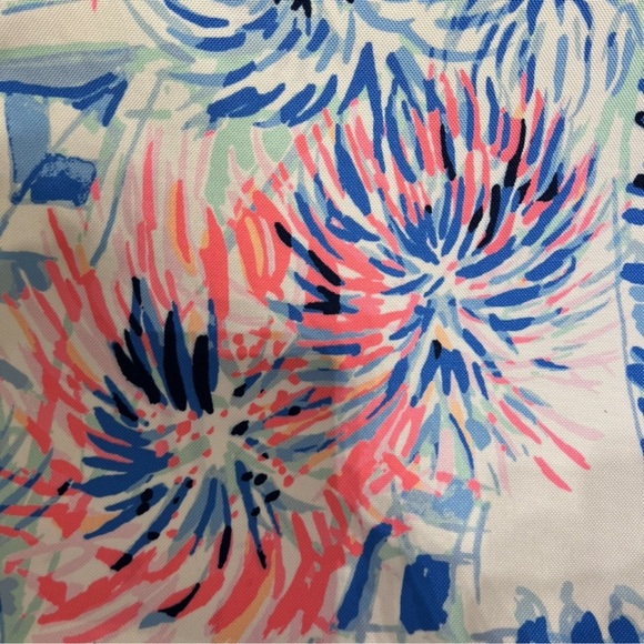 New Lilly Pulitzer Folding Slingback Chair, GWP, Sea To Shining Sea, Crew Blue - Picture 9 of 10